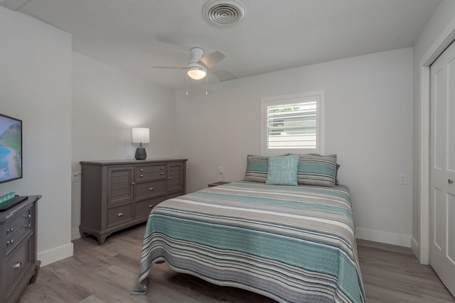 2271 Carolyn Dr, Dunedin, FL 34698 - bedroom with light wood-type flooring, baseboards, a closet, and a ceiling fan