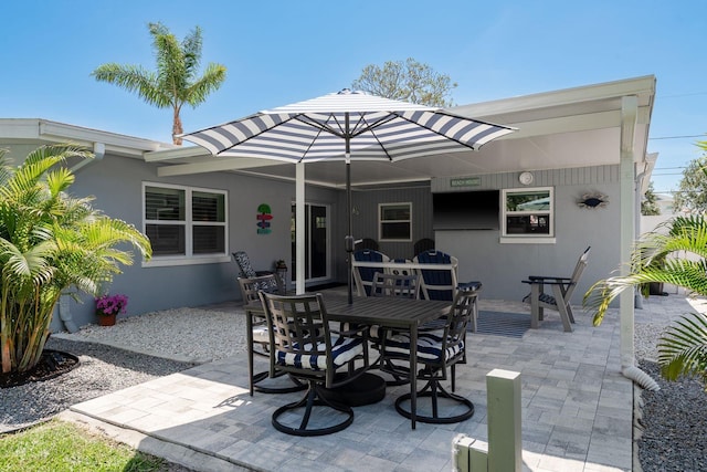 2271 Carolyn Dr, Dunedin, FL 34698 - view of patio with outdoor dining area