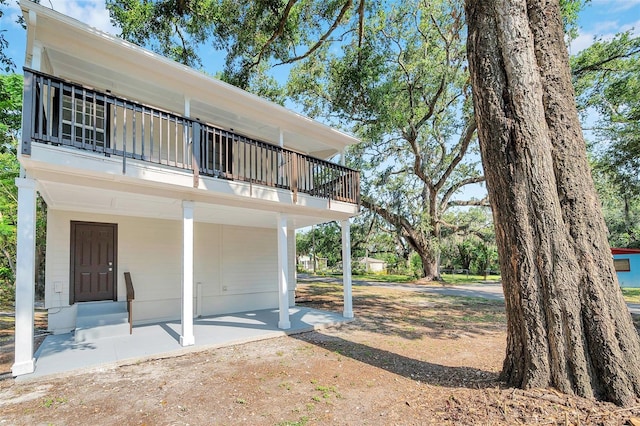 8521 N 29th St, Tampa, FL 33604 - rear view of property with a balcony