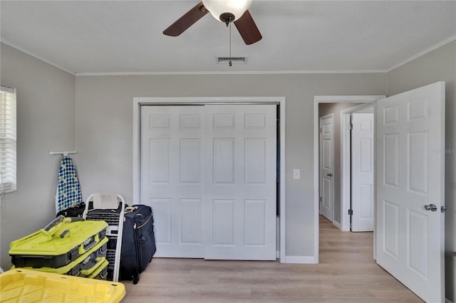 206 4th Ave NW, Ruskin, FL 33570 - bedroom featuring a closet, crown molding, light wood-type flooring, ceiling fan, and baseboards
