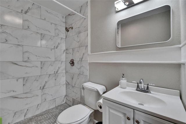 206 4th Ave NW, Ruskin, FL 33570 - bathroom featuring vanity, toilet, and a tile shower