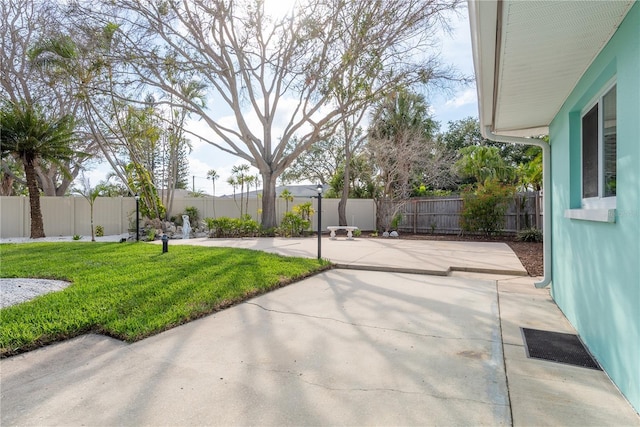2010 Bayview Pl, Indian Rocks Beach, FL 33785 - view of yard featuring a patio