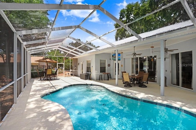 613 Sportsman Park Dr, Seffner, FL 33584 - outdoor pool featuring outdoor dining area, a patio area, a ceiling fan, and glass enclosure