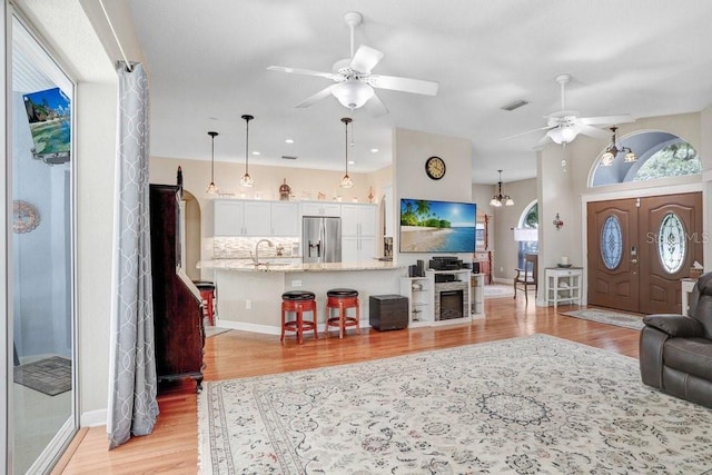 613 Sportsman Park Dr, Seffner, FL 33584 - living room featuring a ceiling fan, light wood-style floors, baseboards, and recessed lighting