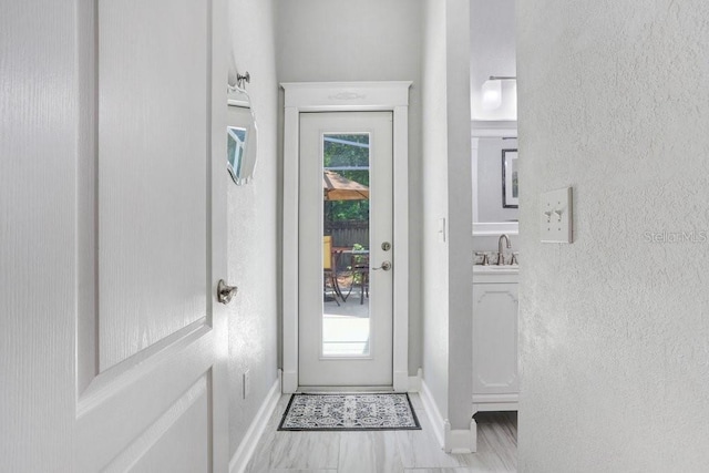 613 Sportsman Park Dr, Seffner, FL 33584 - entryway featuring baseboards, a sink, and a textured wall