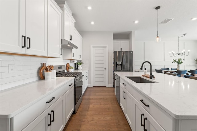 6123 Golden Nettle Dr, Apollo Beach, FL 33572 - kitchen featuring a sink, under cabinet range hood, stainless steel appliances, a kitchen island with sink, and decorative backsplash