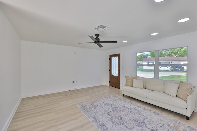 1110 Waterview Blvd E, Lakeland, FL 33801 - living room featuring light wood-style flooring, a ceiling fan, baseboards, and recessed lighting