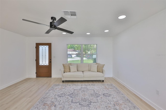 1110 Waterview Blvd E, Lakeland, FL 33801 - living area featuring light wood-type flooring, a ceiling fan, recessed lighting, and baseboards