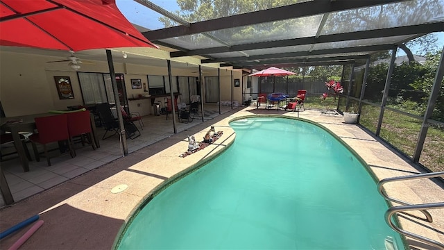 7700 Willow Brook Ct, Hudson, FL 34667 - swimming pool with a lanai, a patio, a fenced backyard, and outdoor dining space