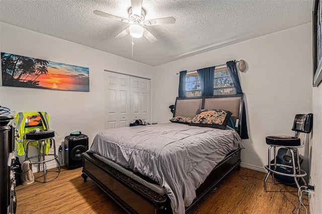 7700 Willow Brook Ct, Hudson, FL 34667 - bedroom featuring a textured ceiling, wood finished floors, a closet, and ceiling fan