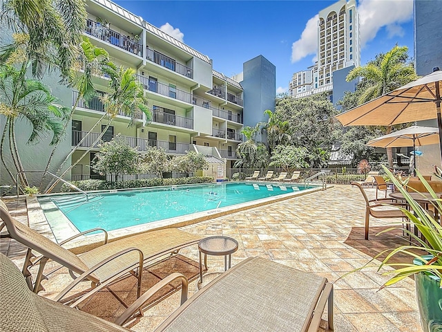 105 4th Ave NE Unit 426, Saint Petersburg, FL 33701 - community pool featuring a patio
