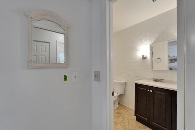 1813 Allegheny Dr, Sun City Center, FL 33573 - bathroom featuring toilet, vanity, and tile walls