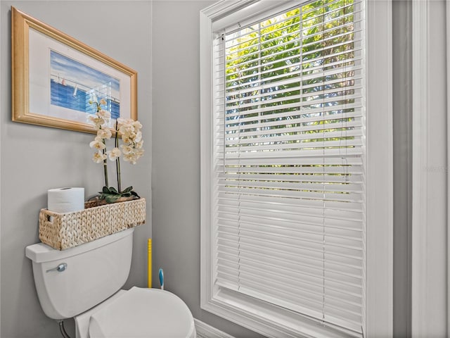 4611 Ackerly Way, Brandon, FL 33511 - half bath featuring toilet and baseboards