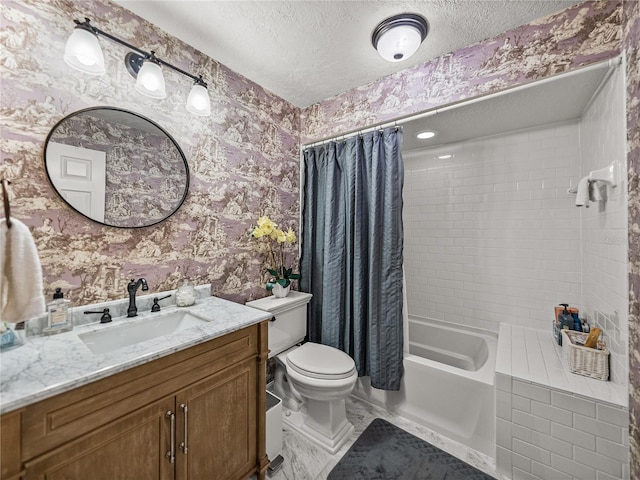 4611 Ackerly Way, Brandon, FL 33511 - full bath with wallpapered walls, a textured ceiling, vanity, and shower / bathtub combination with curtain
