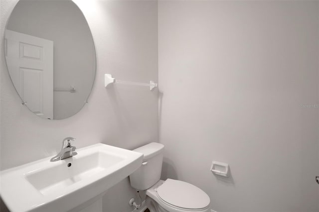 19238 Old Spanish Rd, Tampa, FL 33647 - half bath featuring a sink and toilet