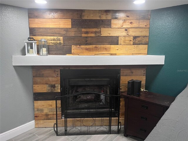 1631 St Mary Dr, Dunedin, FL 34698 - detailed view of baseboards, wood finished floors, and a textured wall