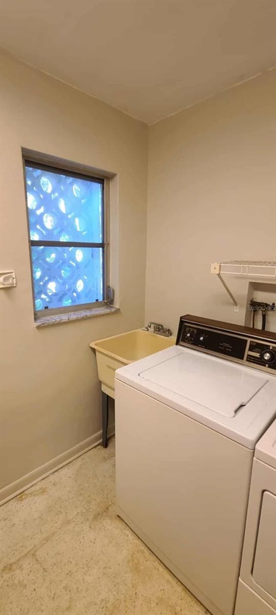 3717 Mckay Creek Dr, Largo, FL 33770 - laundry area with separate washer and dryer and baseboards