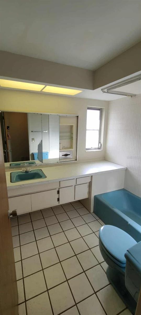 3717 Mckay Creek Dr, Largo, FL 33770 - full bath featuring toilet, vanity, and tile patterned floors