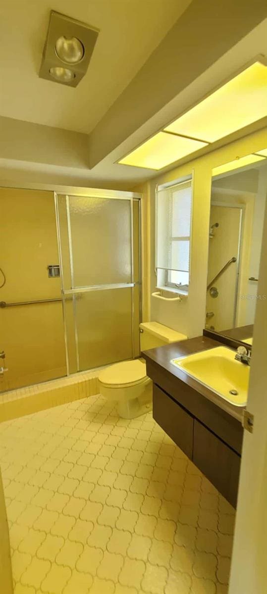 3717 Mckay Creek Dr, Largo, FL 33770 - bathroom featuring vanity, a stall shower, and toilet