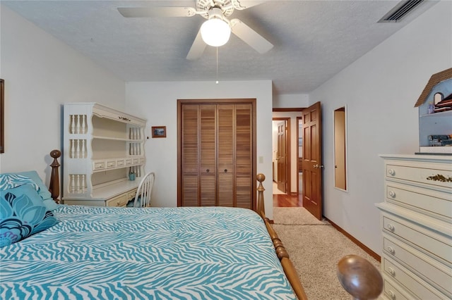 414 Summit Chase Dr, Valrico, FL 33594 - bedroom featuring a closet, a textured ceiling, carpet flooring, and ceiling fan