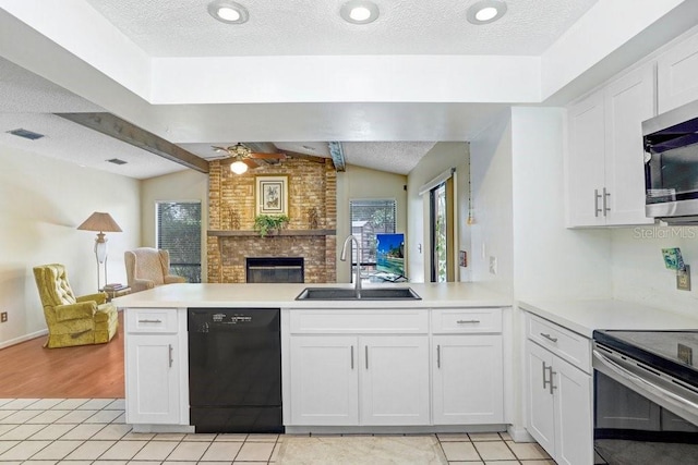 107 Halton Cir, Seffner, FL 33584 - kitchen featuring stainless steel appliances, open floor plan, a sink, a peninsula, and a fireplace