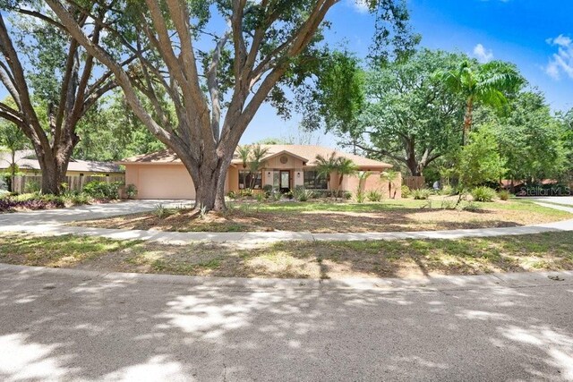 107 Halton Cir, Seffner, FL 33584 - ranch-style house featuring an attached garage and driveway