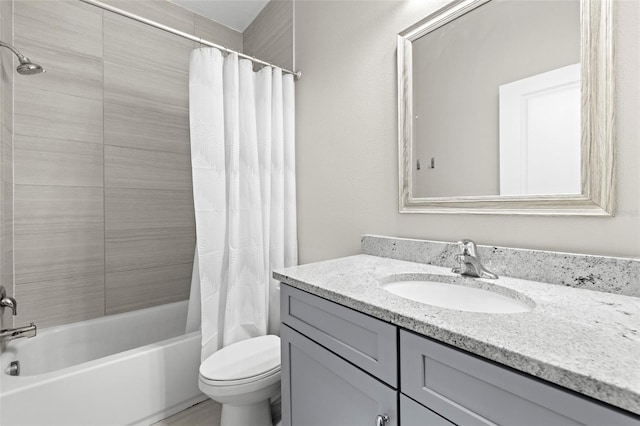 807 Callista Cay Loop, Tarpon Springs, FL 34689 - full bathroom featuring vanity, shower / tub combo with curtain, and toilet