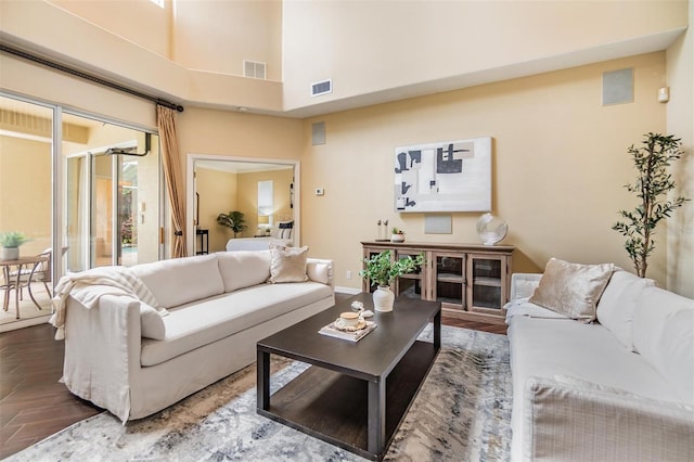2354 Messenger Cir, Safety Harbor, FL 34695 - living area with baseboards