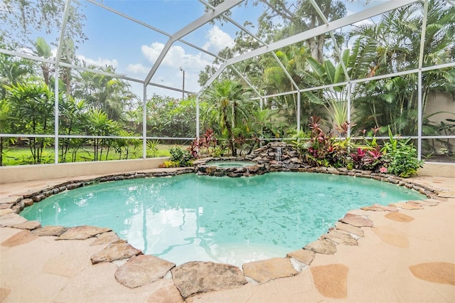 2354 Messenger Cir, Safety Harbor, FL 34695 - view of pool featuring a lanai, a pool with connected hot tub, and a patio