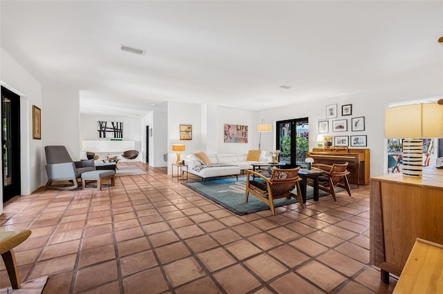 122 Miramar Blvd NE, Saint Petersburg, FL 33704 - photo 12