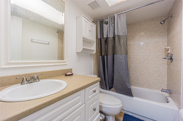 4708 Michael Ct Unit 104, Tampa, FL 33614 - bathroom with toilet, vanity, and shower / tub combo with curtain