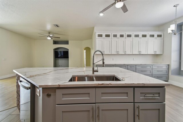 9709 Bay Colony Dr, Riverview, FL 33578 - kitchen featuring a ceiling fan, a sink, gray cabinets, a kitchen island with sink, and baseboards