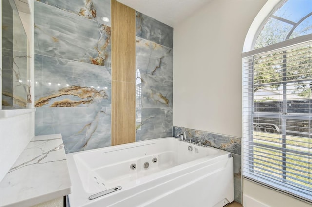 9709 Bay Colony Dr, Riverview, FL 33578 - bathroom featuring a whirlpool tub