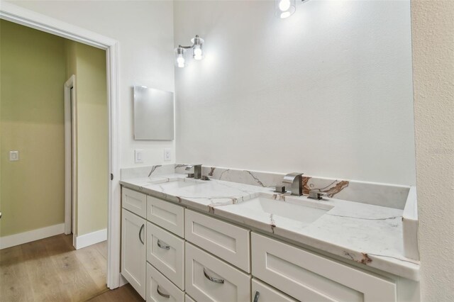 9709 Bay Colony Dr, Riverview, FL 33578 - full bath featuring double vanity, wood finished floors, and baseboards