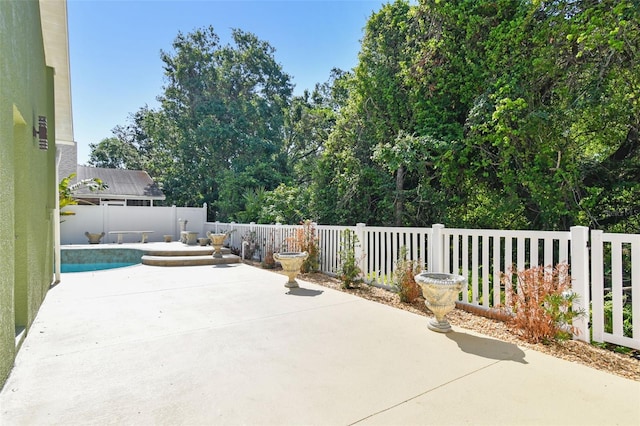 9709 Bay Colony Dr, Riverview, FL 33578 - fenced backyard with a patio area