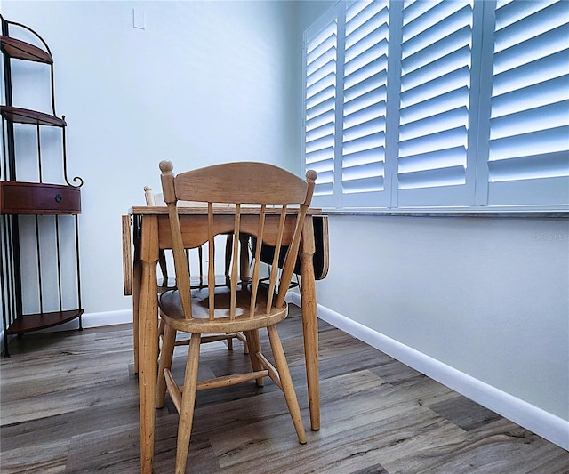 6060 Shore Blvd S Unit 903, Gulfport, FL 33707 - dining area with baseboards and wood finished floors