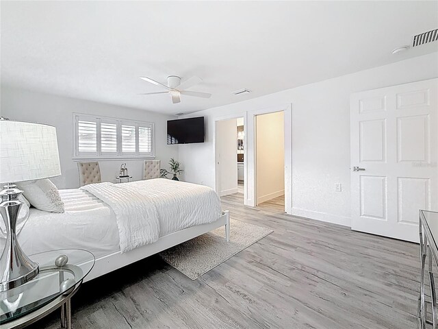 7125 S Shore Dr S, Saint Petersburg, FL 33707 - bedroom with light wood finished floors, baseboards, and a ceiling fan