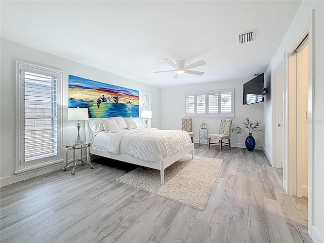 7125 S Shore Dr S, Saint Petersburg, FL 33707 - bedroom featuring light wood-style flooring, baseboards, and ceiling fan