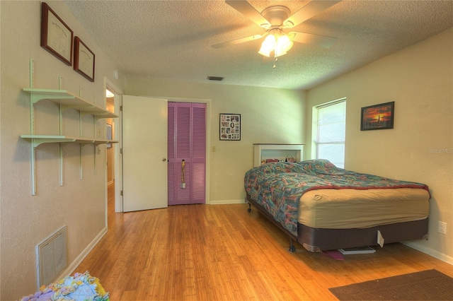 313 Oak Crest Dr, Safety Harbor, FL 34695 - bedroom with light wood-type flooring, baseboards, a textured ceiling, and ceiling fan