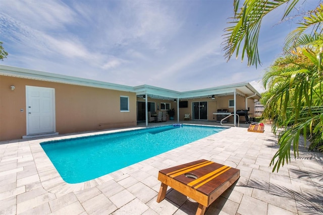 9591 Commodore Dr, Seminole, FL 33776 - outdoor pool featuring a patio area and ceiling fan