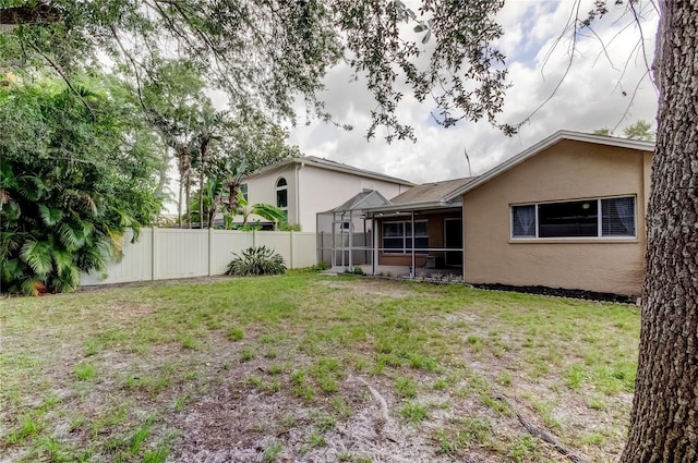 11641 Branch Mooring Dr, Tampa, FL 33635 - view of yard featuring a sunroom