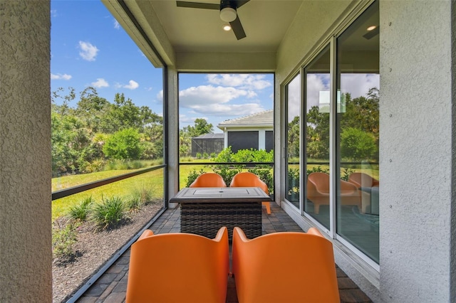 10036 Beachwalk Dr, Englewood, FL 34223 - sunroom featuring a ceiling fan