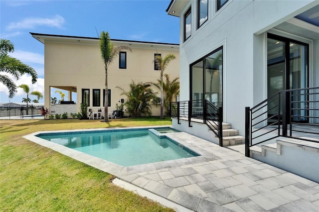 6520 Simone Shores Cir, Apollo Beach, FL 33572 - view of pool featuring a patio, a lawn, and a pool with connected hot tub