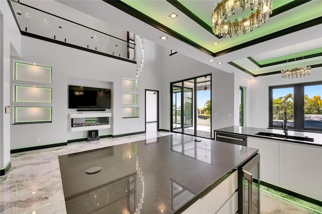 6526 Simone Shores Cir, Apollo Beach, FL 33572 - kitchen featuring a chandelier, open floor plan, a sink, white cabinetry, and recessed lighting