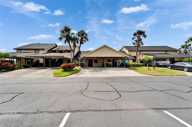 644 Yardarm Dr Unit 22, Apollo Beach, FL 33572 - view of front facade with driveway