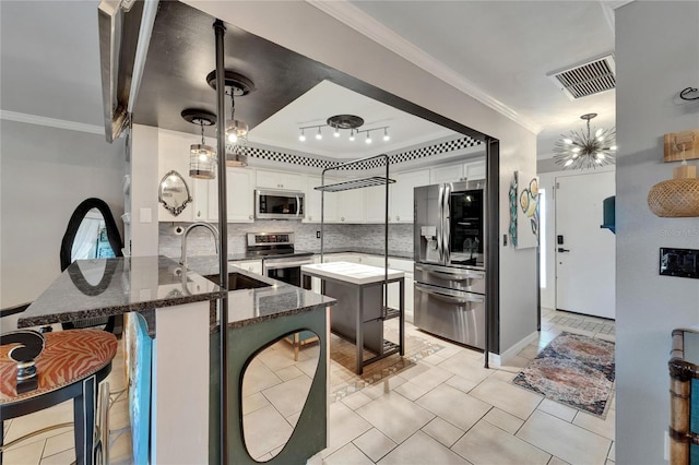 644 Yardarm Dr Unit 22, Apollo Beach, FL 33572 - kitchen featuring appliances with stainless steel finishes, crown molding, a sink, a peninsula, and tasteful backsplash