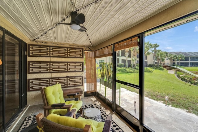 644 Yardarm Dr Unit 22, Apollo Beach, FL 33572 - sunroom / solarium featuring ceiling fan