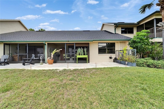644 Yardarm Dr Unit 22, Apollo Beach, FL 33572 - rear view of property featuring a sunroom, a patio area, a yard, and roof with shingles
