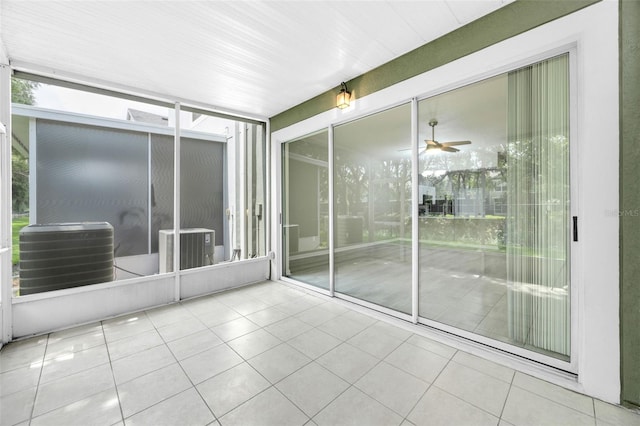 4910 Chatham Gate Drive Dr, Riverview, FL 33578 - unfurnished sunroom featuring ceiling fan