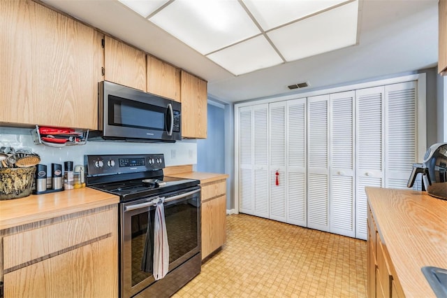 5540 Applegate Dr, Spring Hill, FL 34606 - kitchen featuring appliances with stainless steel finishes, light brown cabinetry, and light floors